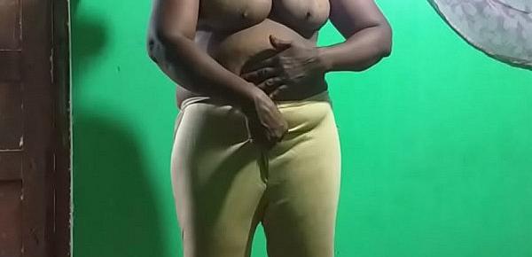  horny desi indian tamil telugu kannada malayalam hindi vanitha showing big boobs and shaved pussy leggings press hard boobs press nip rubbing pussy masturbation big green chilli